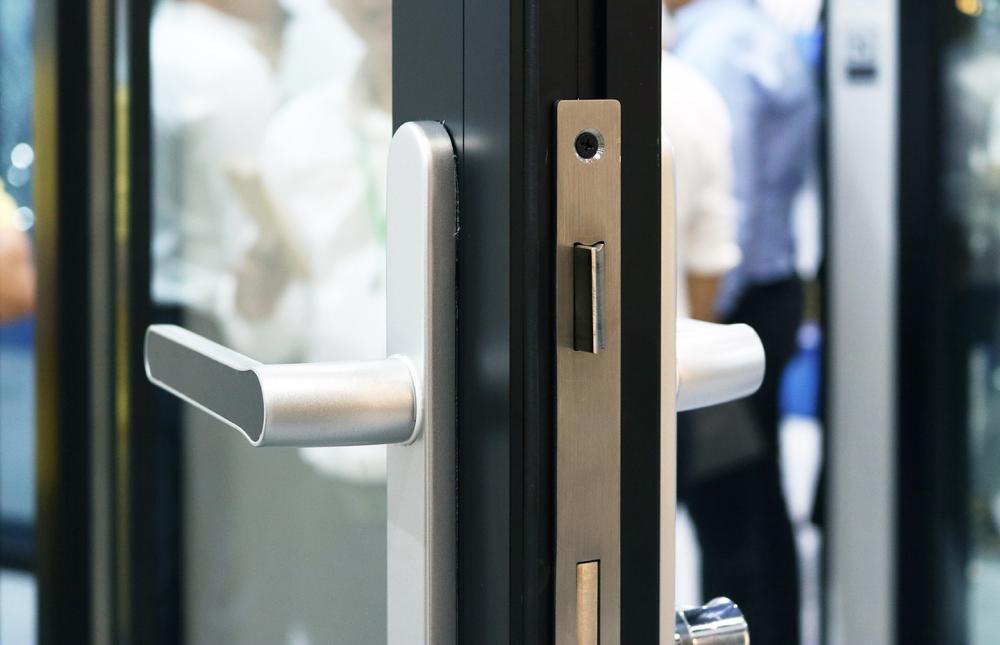 porte d'entrée en aluminium